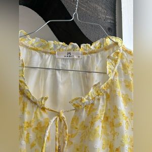 Darling yellow and white summery dress to dress up any occasion!!! Size M